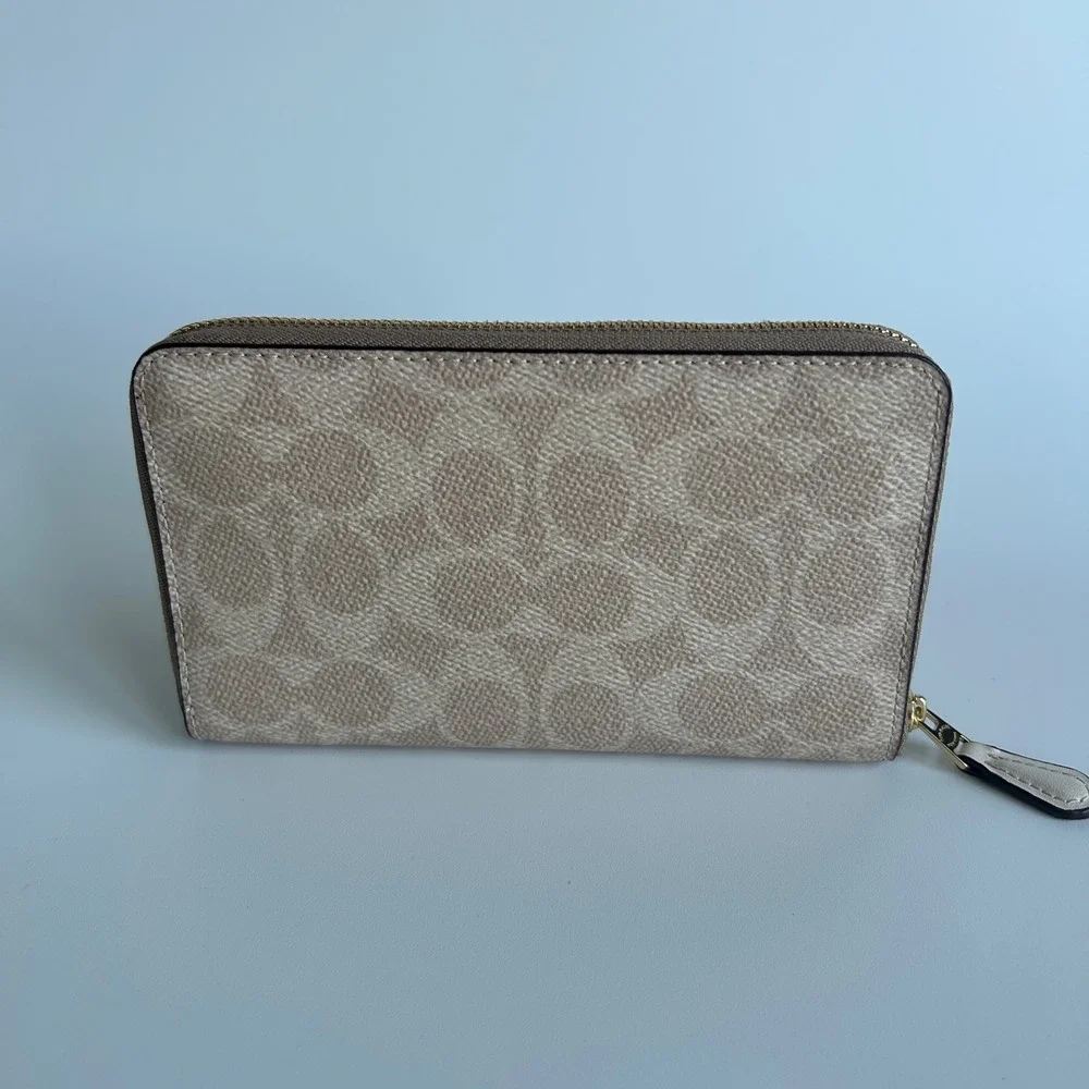 Coach Accordion Zip Chalk Taupe Signature Canvas Wallet‎ Excellent